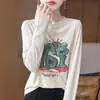 Nueva camiseta de punto casual de otoño para mujer con estampado de letras de dibujos animados, manga larga, cuello redondo, corte holgado, top fino y adelgazante