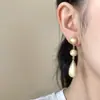Pendientes Largos de Gota de Agua Cepillados en Oro Mate Estilo Francés Vintage, Diseño de Nicho, Pendientes de Moda con un Aire de Lujo Ligero