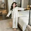 Dulce pijama infantil, de manga larga y pantalón largo, estilo fino para primavera y otoño, nuevo modelo 2026, cuello de muñeca de algodón nube, ropa de casa para niñas