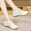 Liquidación de Marca Zapatos Versátiles para Caminar para Mujer Primavera 2026 Nuevos Zapatos Casuales Resistentes al Desgaste para Mujeres de Mediana Edad y Mayores Tenis Blancos