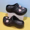 Calçados Nuvem Clogs para Mulheres, Novo Modelo de Verão, Antiderrapantes, Chinelos com Solado Macio, Sandálias de Praia com Solado Grosso, Sandálias Femininas que Aumentam a Altura
