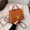 Bolso Pequeño de Nicho Advanced Sense para Mujer 2023 Nueva Moda Otoño e Invierno Retro Portátil Combinable para Todo Tipo de Outfits Explosión de Ventas Directas Hombro Cruzado