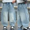 Jeans anchos de corte holgado para niños con diseño bordado, nueva colección de otoño para bebés y niños pequeños, pantalones largos casuales de moda para el otoño