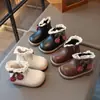 2025 Nuevos Zapatos de Terciopelo Cálidos de Invierno para Niñas Estilo Coreano Suela Suave Antideslizantes de Encaje Moda para Bebé Niña Estilo de Moda