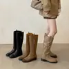 Botas de montaria longas de perna reta estilo britânico em couro bovino integral 2026, salto médio grosso, fivela pequena, bico redondo, botas longas de tubo alto em couro genuíno para mulheres