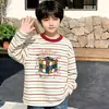 Camiseta infantil de algodão puro com retalhos listrados de manga longa, novo estilo primavera e outono, camiseta básica estilosa e de corte solto para meninos