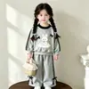 Nuevo conjunto de otoño temprano para niñas, dulce y lindo conjunto de dos piezas con sudadera de lazo, ropa de otoño moderna y a la moda para bebés