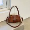 Bolso para Axila de Motocicleta Estilo Retro para Mujer 2026 Nueva Moda Hebilla de Cinturón Bolso Tote Elegante de Nicho Bolso de Hombro Cruzado Individual