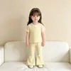 Conjunto Estilo Novo Transfronteiriço Verão 2026 Meninas Camiseta Manga Curta com Listras e Babados e Calça Flare Conjunto de Duas Peças