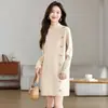 Vestido de lã tricotado elegante estilo coreano com gola alta, vestido suéter de comprimento médio da moda para outono e inverno que cobre os quadris, preto
