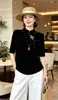 Nova roupa feminina estilo chinês: blusa de veludo acetinado com bordados e miçangas, nova coleção outono 2026, design retrô