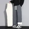 Pantalones de Cachemira Ultrasónicos para Hombre Invierno 2025 Nuevos Pantalones de Algodón Engrosados de Terciopelo Pantalones Deportivos Casuales