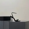 Novos Saltos Altos de Cetim com Laço para Mulheres, Sandálias Sexy de Strass com Letra e Salto Fino de Bico Aberto na Cor Rosa