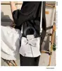 Bolsa Doce Pequena com Laço 2024 Nova Bolsa de Ombro para Menina Moda Tendência Casual Bonita Estilo Ocidental Bolsa Transversal