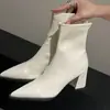 Botines de tacón alto con punta para mujer, tacón grueso, cierre de cremallera en la espalda, estilo 2026, modelo nuevo elegante y moderno, temporada de otoño e invierno, botines de moda de charol negro