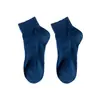 Calcetines de Otoño e Invierno a Media Pantorrilla Versátiles de Alto Valor Serie de Color Sólido Calcetines Postparto Calcetines Deportivos de Moda Calcetines Casuales Wholesale de Calcetines Zhuji