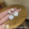 Pendientes de Perla de Agua Dulce con Concha Estilo Nuevo Pendientes Colgantes para Mujer Elegantes de Gama Alta Franceses Exquisitos Pendientes de Nicho