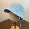 Sombrero de Pescador Calado Tejido a Mano, Estilo Vacaciones Perezosas Estilo Francés, Sombrero de Sol Transpirable con Ranura Trasera y Correa, Sombrero de Cubo Versátil