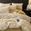 Juego de Ropa de Cama de Leche Gruesa Tallada Cuatro Piezas Más Terciopelo Coral Franela Sábana Funda de Cama Funda de Edredón Ropa de Cama Tres