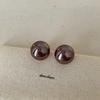 Pendientes de perlas de pan al vapor de color gris rojo frío con sensación fresca, pendientes de moda de nicho simple para mujer, exquisitos y versátiles