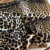 Bufanda de Seda con Estampado de Leopardo, Moda Europea y Americana Transfronteriza, Pañuelo Decorativo de Alta Gama, Pañuelo Cuadrado, Pañuelo para el Cuello, Accesorio de Ropa, Venta al por Mayor
