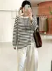 Top de punto a rayas holgado de un hombro para mujer talla grande, colección otoño 2026, diseñado con un cordón para un ajuste favorecedor