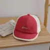 Gorras de bebé al por mayor para primavera y verano, lindo sombrero de sol de media malla con letra y oso para bebé, sombrero ligero transpirable de ala suave