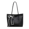 Bolsa Tote Tecido Tramado Laço Tendência de Temperamento Feminina Grande Capacidade Simples Versátil para o Dia a Dia Portátil Moda Ombro Único Bolsa Grande