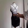 Moda Americana Sexy Vestido Nuevo Verano Plisado Espalda Descubierta Cordones Tirantes Adelgazante Chica Caliente Falda Ajustada Caderas Hermana Real