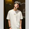 Camiseta Tendência Marca Estilo Hong Kong Estampa Simples de Letras Manga Curta para Homens, Nova de Verão Pesada Solta Versátil Meia-Manga
