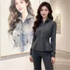 Novo Conjunto de Malha Estilo Coreano 2025 para Mulheres, Outono e Inverno, Rejuvenescedor, Top Cinza com Zíper, Calça Flare, Conjunto Casual de Duas Peças