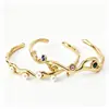 Pulsera de Acero Inoxidable en Nuevo Estilo Chino con Diseño Hueco de Rama Retro, Chapada en Oro de 18 Quilates, Ágata Roja Natural, Calcedonia Verde y Perlas