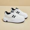 Plataforma para Novos Alunos Primavera 2025 Sapatos Plataforma Femininos Moda Simples Versátil Tênis de Skate Branco Tênis de Corrida Casuais Vintage