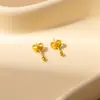 Estilo Luxo Leve Brincos Metálicos Redondos de Aço Inoxidável Brincos de Tarraxa Modernos Pequenos Brincos de Pérola Dourada Moda Simples Atacado