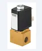 Burkert 6011 es una electroválvula de pistón de acción directa con una bobina y una placa base de conexión amortiguadoras de golpes.