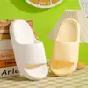 Zapatillas sencillas de verano para mujer, cómodas para caminar, adecuadas para uso doméstico, sandalias antideslizantes de interior para baño y ducha, zapatillas para hombre y para parejas