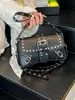 Bolso de Hombro Trendy con Remaches para Mujer 2025 Nuevo Bolso de Hombro Retro de Alta Gama Bolso Francés de Nicho para el Día a Día