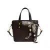 Bolso tejido para mujer, nueva moda transfronteriza, bolso cruzado versátil de alta gama, bolso de hombro de nicho de lujo ligero con bufanda de seda