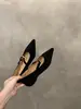 Sapatos Femininos Vermelhos Rasos de Camurça com Elevação Interna 2025 Primavera e Outono Elegantes Bico Fino com Saia Mary Jane Sapatos de Festa