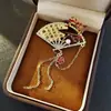 Broche de Abanico de Borla Flor de Ciruelo Estilo Chino de Alta Gama para Mujer Exquisito Broche de Flor Perla Retro Accesorios Cheongsam Pin