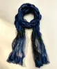 Bufanda delgada de color liso con textura arrugada de imitación seda para mujer, adecuada para uso casual en otoño e invierno, con diseño plisado de organza en color contrastante.