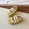 Novos tênis esportivos de sola reta 2026 modelo novo primavera-verão, sapatos casuais de velcro, novos sapatos單 de camurça para mulheres
