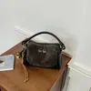 Bolso de mujer retro esmerilado de moda 2026 nuevo bolso cruzado versátil de moda para el trabajo bolso de mano otoño e invierno bolso cuadrado pequeño