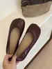 Zapatos planos de moda para mujer con punta fina y separación en los dedos, colección otoño 2026, zapatos planos slip-on de piel suave, zapatos casuales de piel