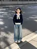 Conjunto de Primavera y Otoño para Niñas 2026 Nuevo Conjunto de Dos Piezas: Top de Punto con Lunares y Moño, Jeans de Pierna Ancha con Estrellas Bordadas