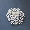 Versão coreana de broche de flor de lapela de guirlanda de pérolas para todas as ocasiões, moda feminina, temperamento, broche de flor, joias requintadas, vendas diretas da fábrica