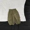 Nuevos pantalones casuales de otoño para niños pequeños, pantalones cargo para bebé con bolsillos grandes, pantalones tipo zanahoria de linterna, ropa de primavera y otoño, pantalones largos versátiles para bebés