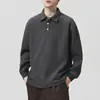 Camisa polo masculina com gola de lapela, cor sólida, novo estilo outono 2026, casual esportiva, corte solto, moderna e versátil