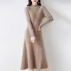 Novo Vestido Suéter Base Feminino Slim-Fit, Comprimento Médio, Versátil para Outono e Inverno, com Gola Alta Meio e Design em Tricô