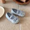 Ins Zapatos pequeños de cuero estilo francés 2026 primavera y otoño nuevos versión coreana para niñas con lazo de lentejuelas zapatos de princesa con suelas blandas